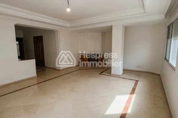 Empty 3-bedroom apartment on Boulevard Anfa