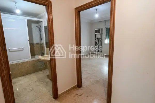 Empty 3-bedroom apartment on Boulevard Anfa
