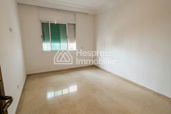 Empty 3-bedroom apartment on Boulevard Anfa