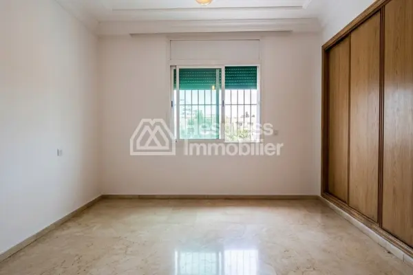 Empty 3-bedroom apartment on Boulevard Anfa
