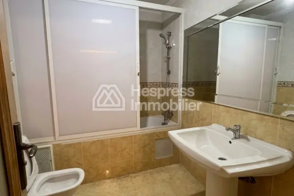 Empty 3-bedroom apartment on Boulevard Anfa