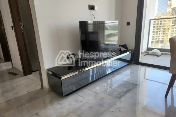 شقة بسيطة في مركز المدينة بإطلالة مفتوحة على مركز أيريا التجاري