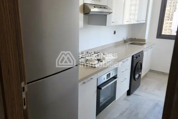 شقة بسيطة في مركز المدينة بإطلالة مفتوحة على مركز أيريا التجاري
