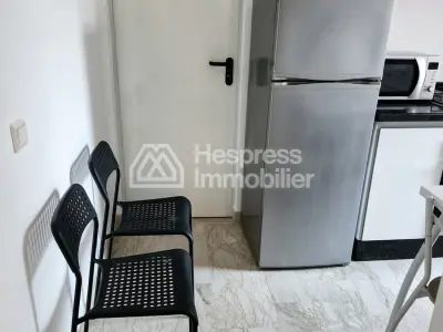 Studio spacieux et lumineux avec cuisine fermée