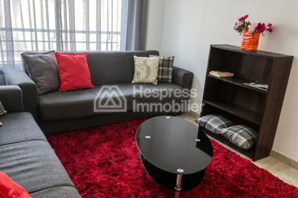 Studio spacieux et lumineux avec cuisine fermée