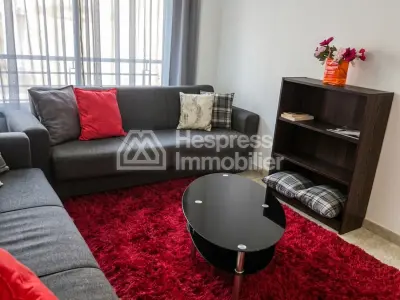 Studio spacieux et lumineux avec cuisine fermée