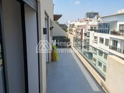 شقة حديثة جديدة مع تراس للإيجار في منزل ريفي بريتوني