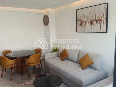 شقة حديثة جديدة مع تراس للإيجار في منزل ريفي بريتوني
