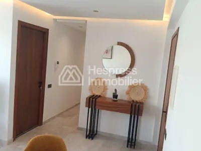شقة حديثة جديدة مع تراس للإيجار في منزل ريفي بريتوني