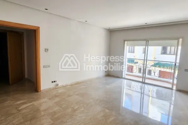 شقة مع مساحة خارجية وحديقة المعاريف