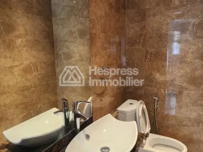 شقة مع مساحة خارجية وحديقة المعاريف