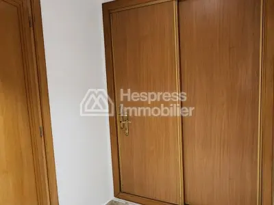 شقة مع مساحة خارجية وحديقة المعاريف