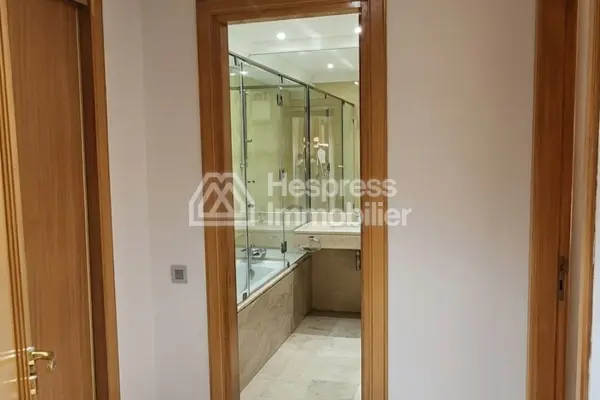 شقة مع مساحة خارجية وحديقة المعاريف