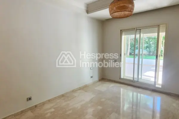 شقة مع مساحة خارجية وحديقة المعاريف