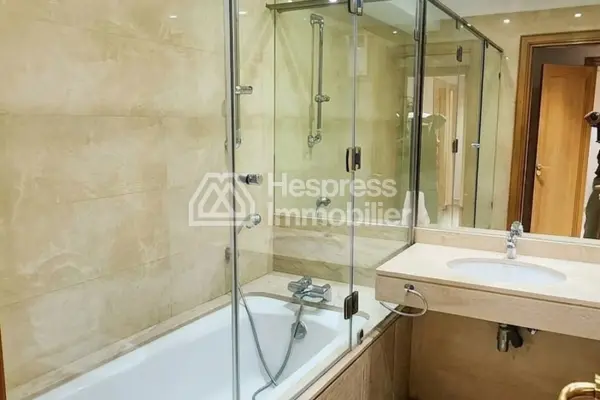 شقة مع مساحة خارجية وحديقة المعاريف