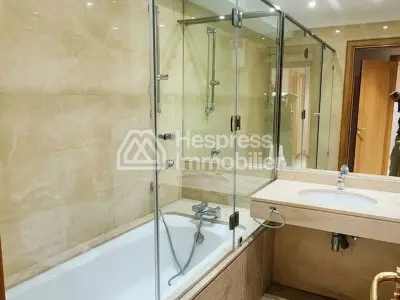 شقة مع مساحة خارجية وحديقة المعاريف