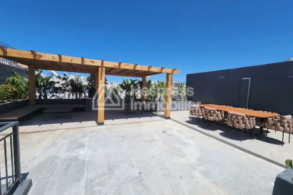 Rare Triplex plein Triangle d'or moderne ROOFTOP