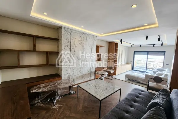 Rare Triplex plein Triangle d'or moderne ROOFTOP