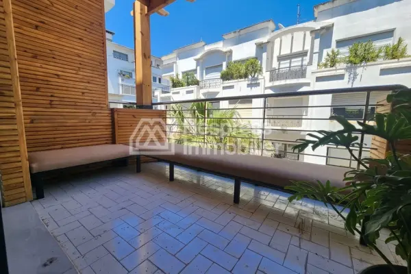 Rare Triplex plein Triangle d'or moderne ROOFTOP