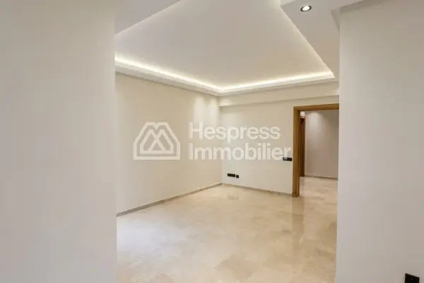 شقة مركزية جميلة للإيجار في راسين