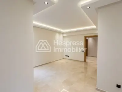 شقة مركزية جميلة للإيجار في راسين