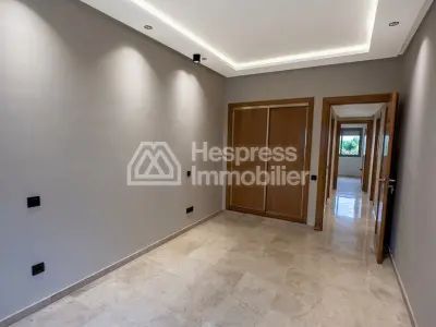 شقة مركزية جميلة للإيجار في راسين