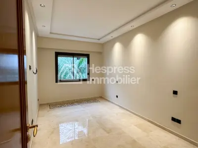 شقة مركزية جميلة للإيجار في راسين