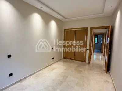 شقة مركزية جميلة للإيجار في راسين