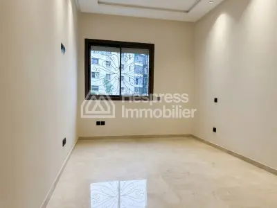 شقة مركزية جميلة للإيجار في راسين