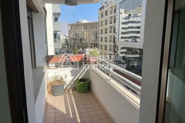 Bel Appartement à côté de Molière Palmier à louer
