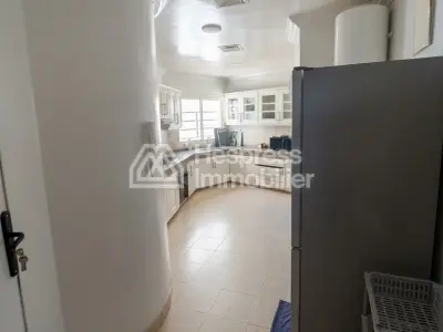 شقة جميلة للإيجار بالقرب من موليير بالمييه
