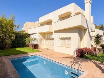 Villa propre et ensoleillée en résidence à vendre