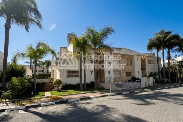 Villa propre et ensoleillée en résidence à vendre