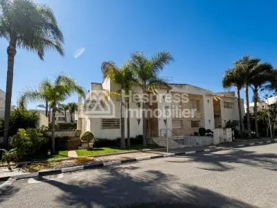 Villa propre et ensoleillée en résidence à vendre