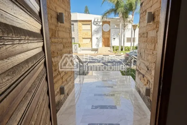 Villa propre et ensoleillée en résidence à vendre
