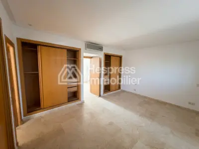Villa propre et ensoleillée en résidence à vendre