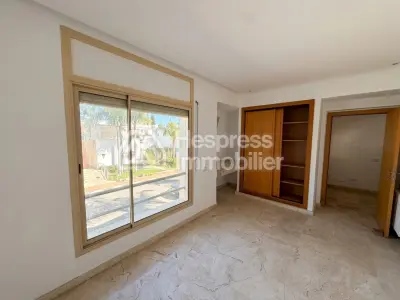 Villa propre et ensoleillée en résidence à vendre