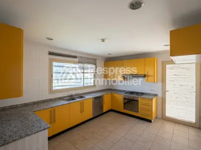 Villa propre et ensoleillée en résidence à vendre