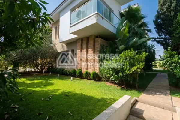 Villa with golf course view in Ville verte for rent