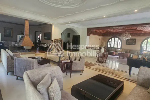 Villa for sale in Californie next to Amoud