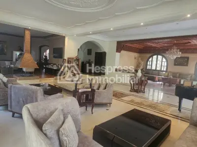 Villa for sale in Californie next to Amoud