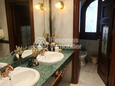 Villa for sale in Californie next to Amoud