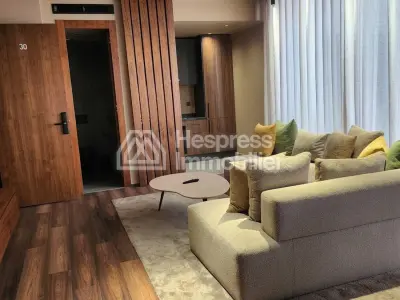 شقة استوديو كبيرة وجديدة تمامًا مع تراس وصالة رياضية للإيجار في غوتييه