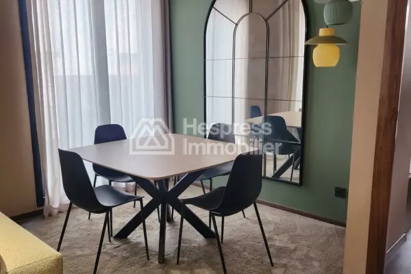 شقة استوديو كبيرة وجديدة تمامًا مع تراس وصالة رياضية للإيجار في غوتييه