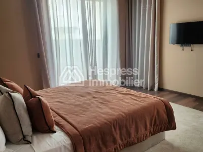شقة استوديو كبيرة وجديدة تمامًا مع تراس وصالة رياضية للإيجار في غوتييه