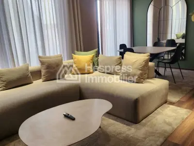 شقة استوديو كبيرة وجديدة تمامًا مع تراس وصالة رياضية للإيجار في غوتييه