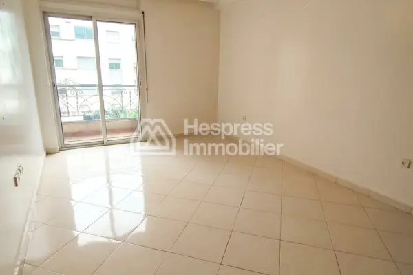 Appartement propre et convivial sur Ghandi à louer