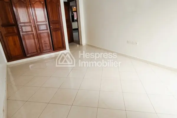 Appartement propre et convivial sur Ghandi à louer