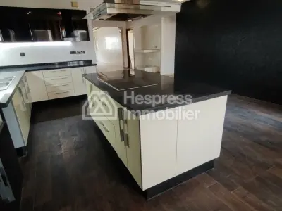 Appartement propre et convivial sur Ghandi à louer