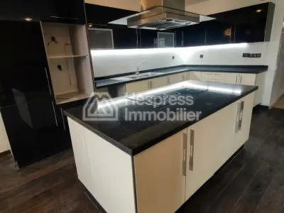 Appartement propre et convivial sur Ghandi à louer